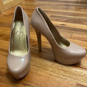 Jessica Simpson nude pumps